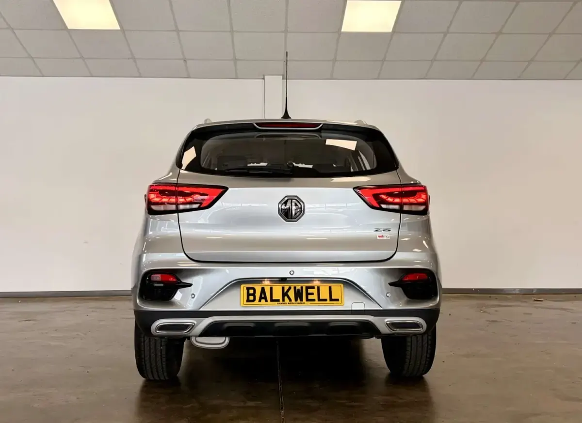 Usado MG ZS Exclusive 111 HP (81 kW) 2023 Prateado SUV
