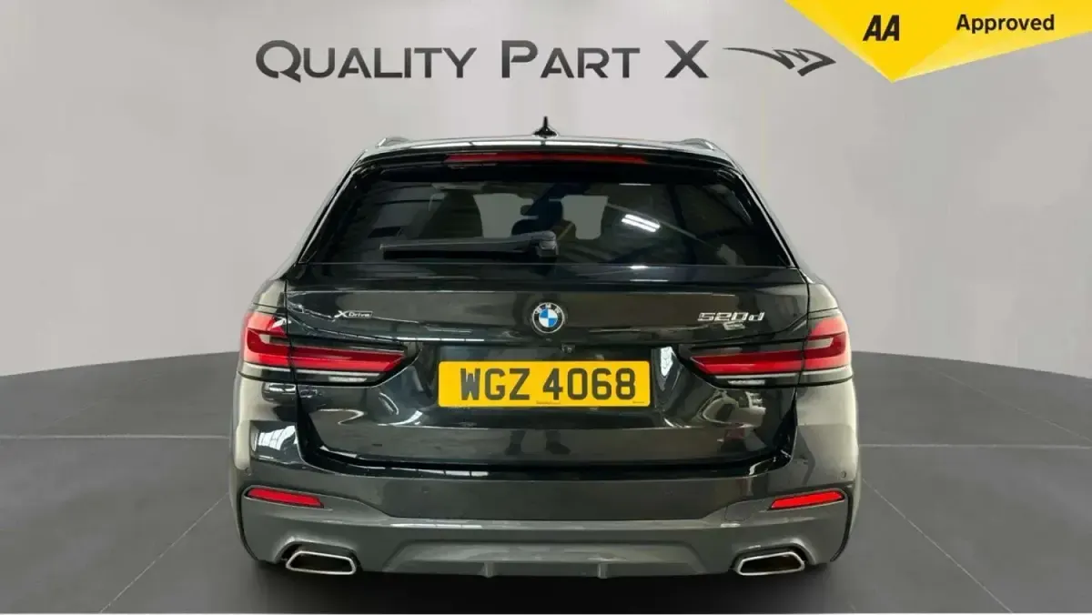 Begagnad BMW 520 M Sport 2022 Svart Kombi