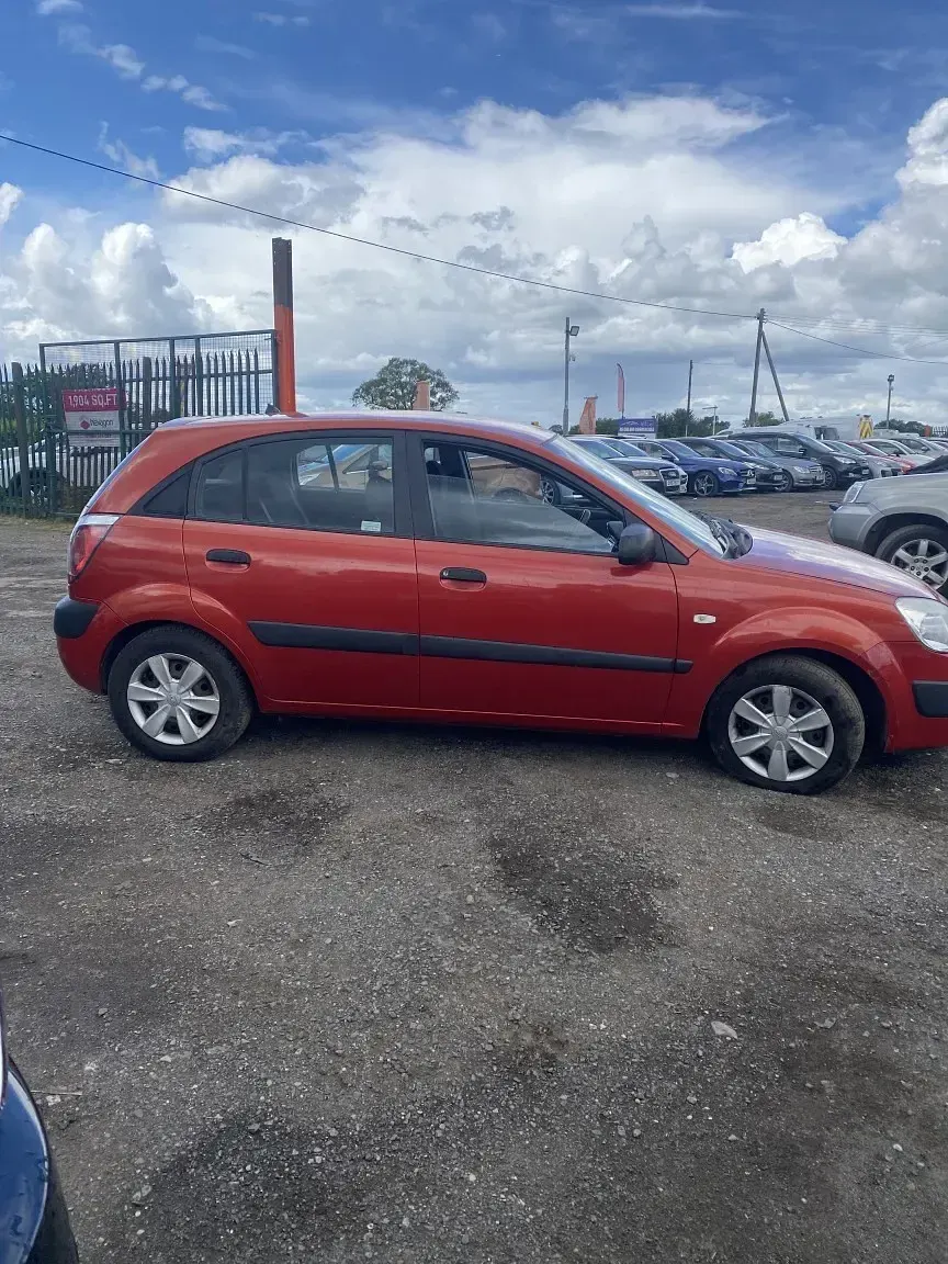 Used Kia Rio 97 HP (71 kW) 2006 Red Hatchback
