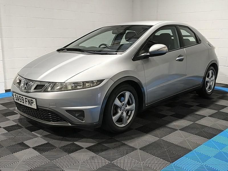 Begagnad Honda Civic SE 140 HK (102 kW) 2009 Silver Halvkombi