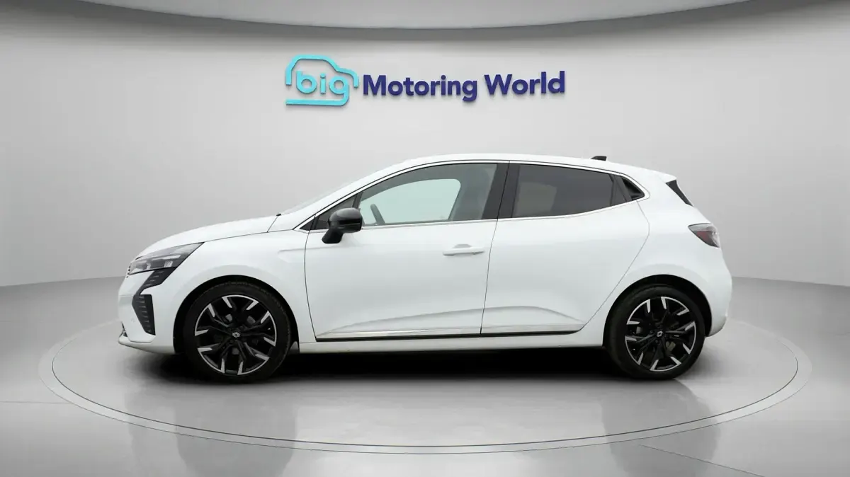 Used Renault Clio Techno 90 HP (66 kW) 2024 White Hatchback