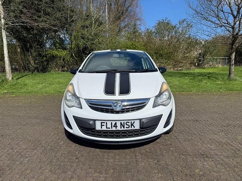 Used Vauxhall Corsa 85 HP (62 kW) 2014 White Hatchback