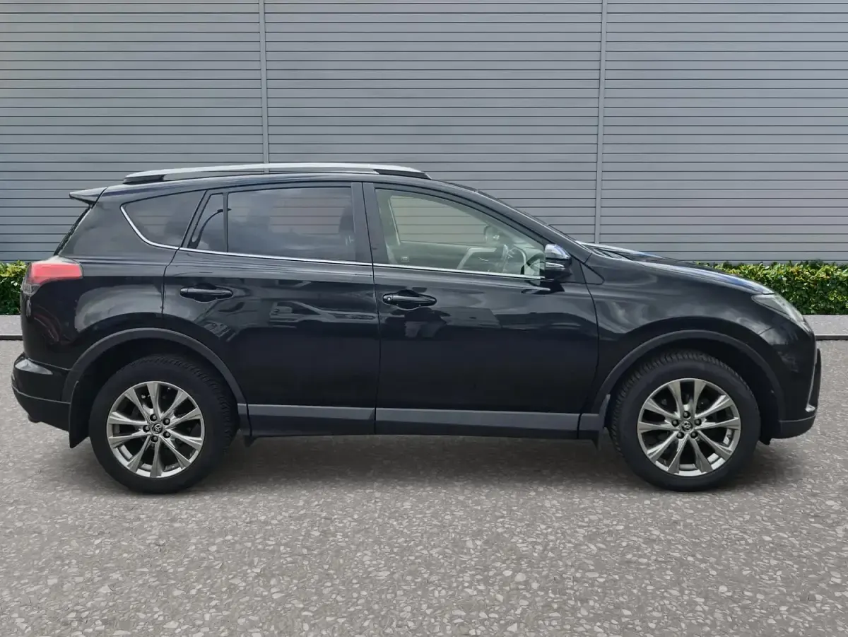 Used Toyota RAV4 143 HP (105 kW) 2016 Black SUV