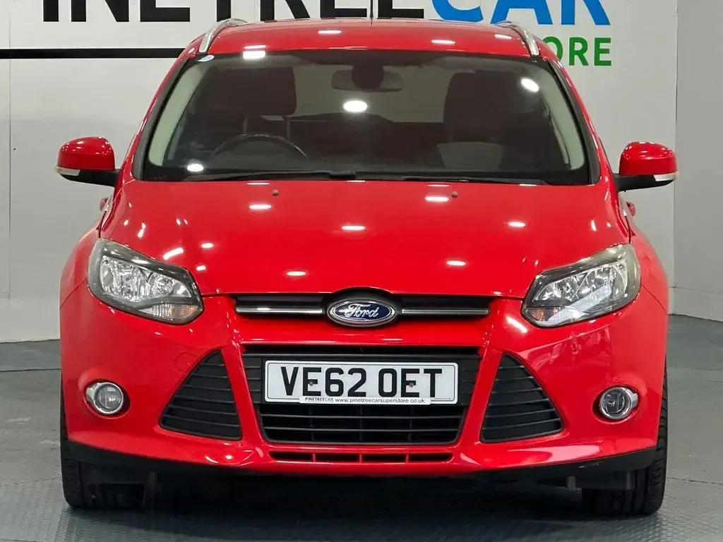 Used Ford Focus Zetec 125 HP (91 kW) 2013 Red Estate