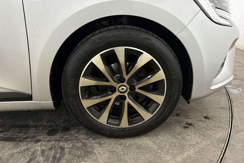 Begagnad Renault Clio V Evolution 90 HK (66 kW) 2023 Silver Halvkombi