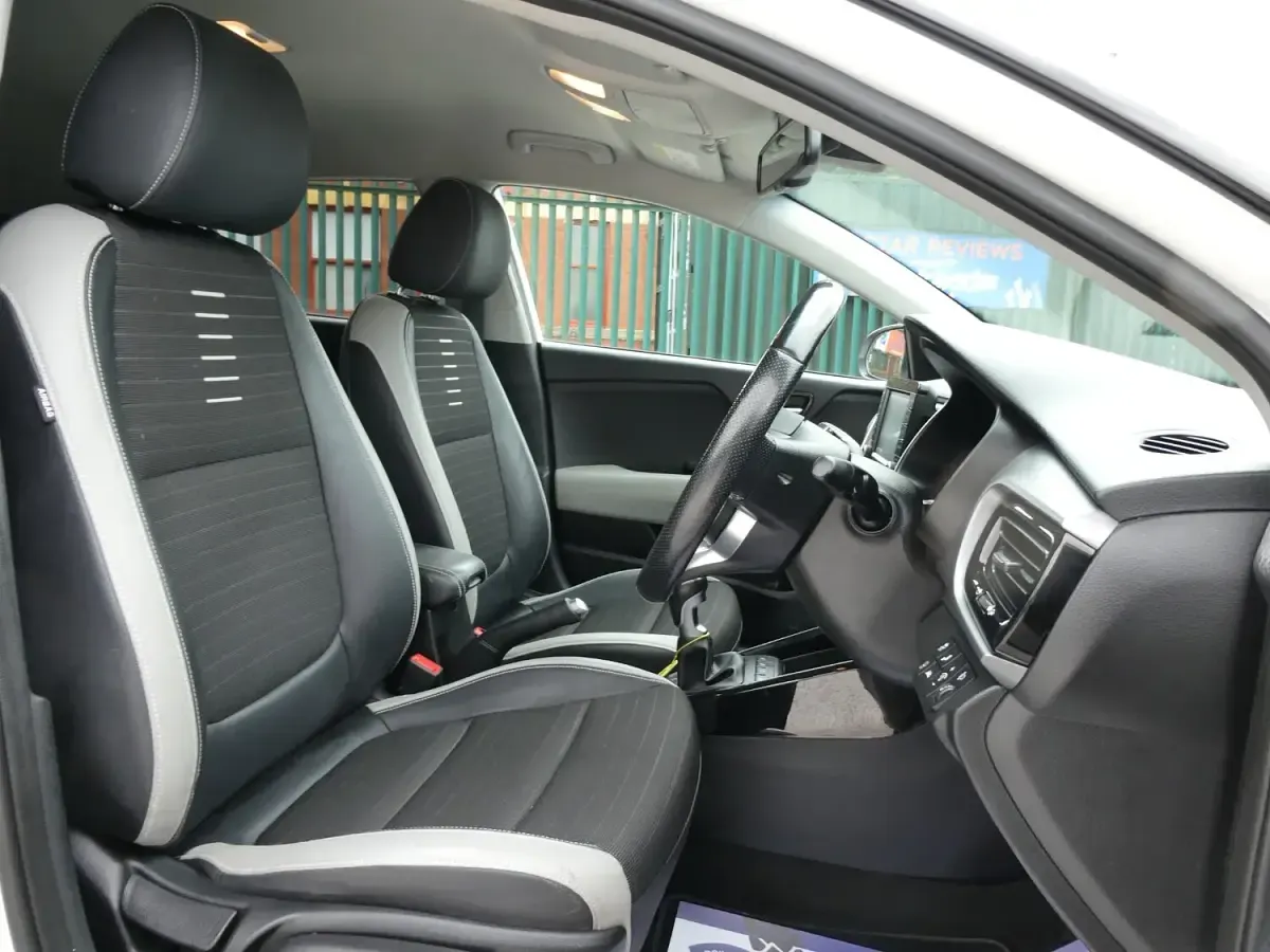 Used Kia Stonic First Edition 108 HP (79 kW) 2018 White SUV
