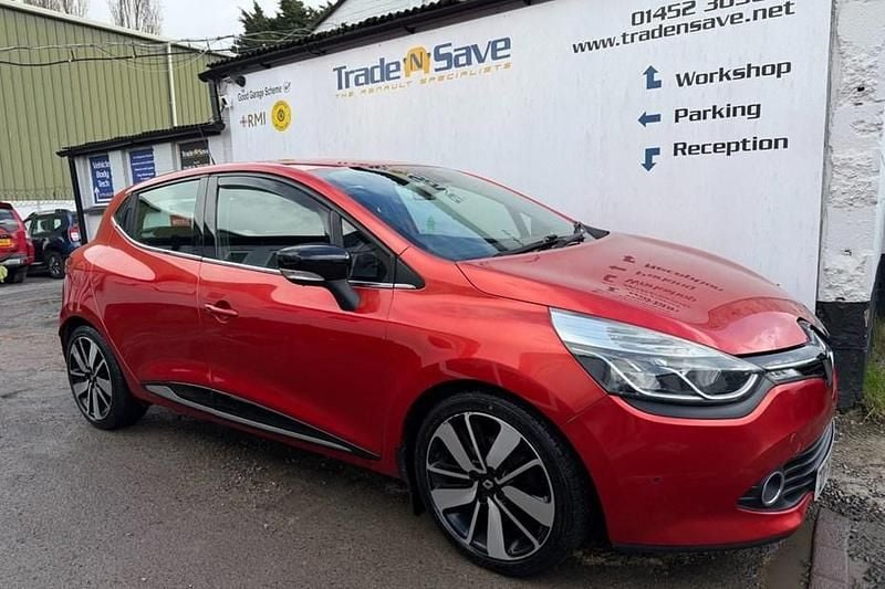 Used Renault Clio IV Dynamique 90 HP (66 kW) 2014 Red Hatchback