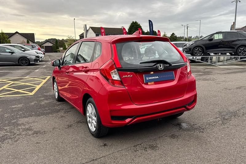 Used Honda Jazz SE 102 HP (75 kW) 2018 Milano red Hatchback