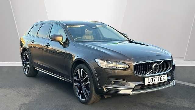 Used 2022 Volvo V90 CC Estate | £32,290 (Fair price) - Image 1/3