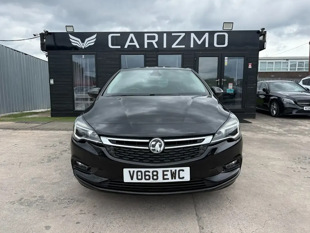 Used Vauxhall Astra Elite 200 HP (147 kW) 2018 Black Hatchback