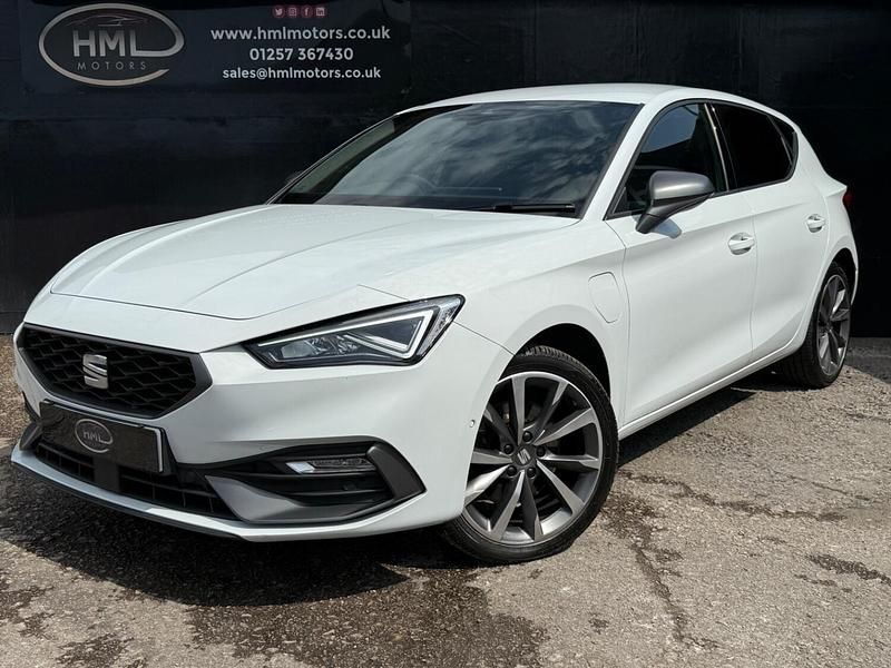 White Used 2021 Seat Leon FR Sport Hatchback | £12,995 (Fair price) - Image 1/4