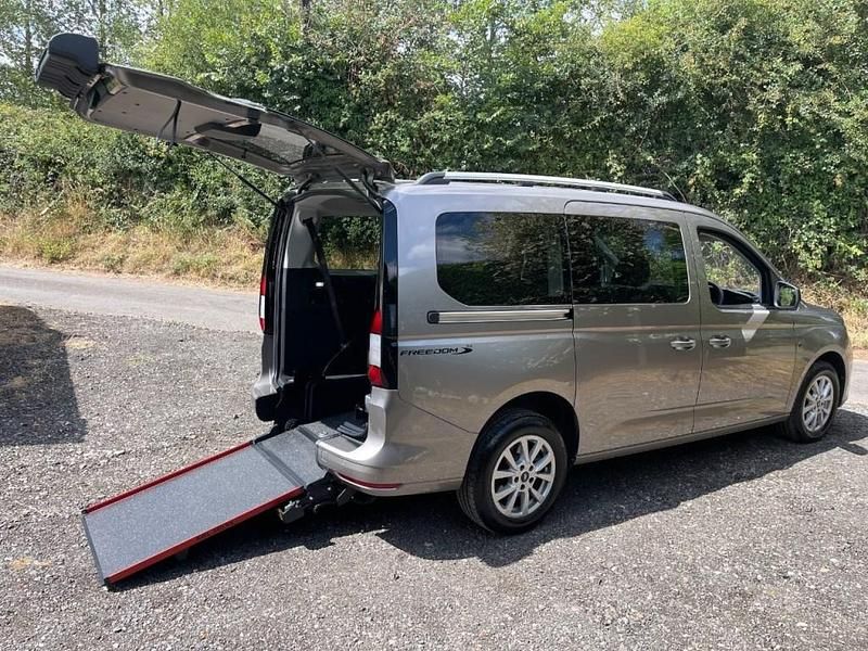 Silver Used 2024 Ford Tourneo Connect Titanium MPV | £23,995 (Fair price) - Image 1/4