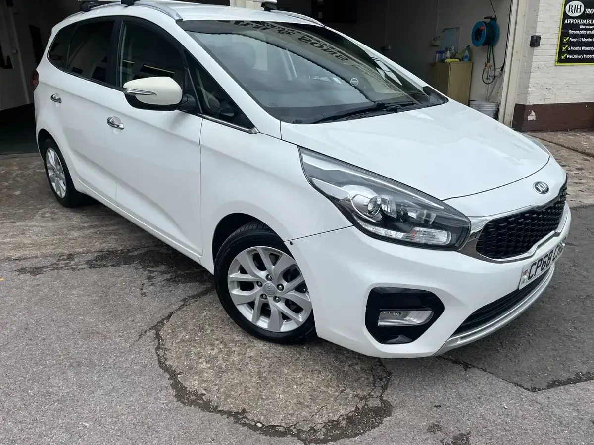 Used Kia Carens 135 HP (99 kW) 2018 White MPV