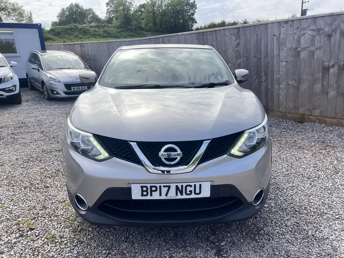 Used Nissan Qashqai Acenta 110 HP (80 kW) 2017 Silver SUV
