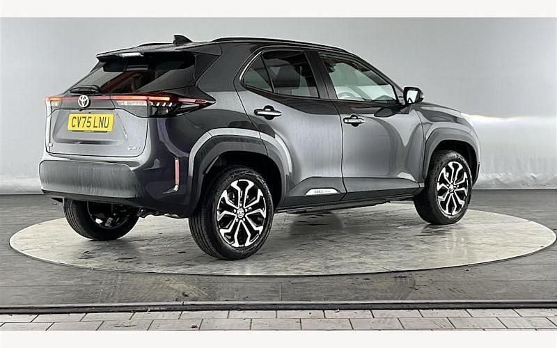 New Toyota Yaris Hybrid Design 131 HP (96 kW) 2025 Estate