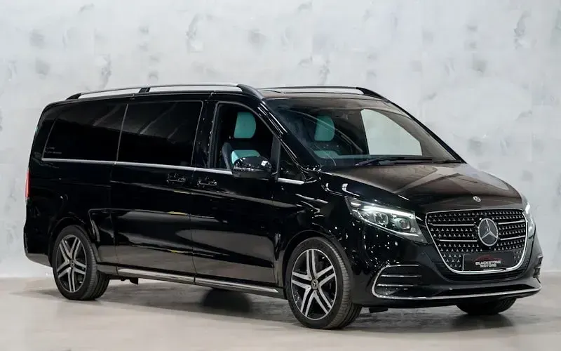 Used Mercedes V300 Premium 237 HP (174 kW) 2024 MPV