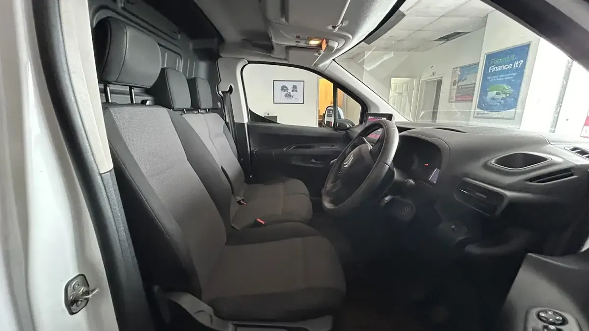 Used Citroën Berlingo 75 HP (55 kW) 2019 White MPV