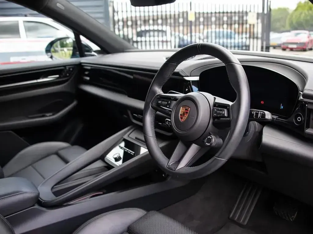 Used Porsche Macan Sport 330 kW (449 HP) 2024 Blue SUV