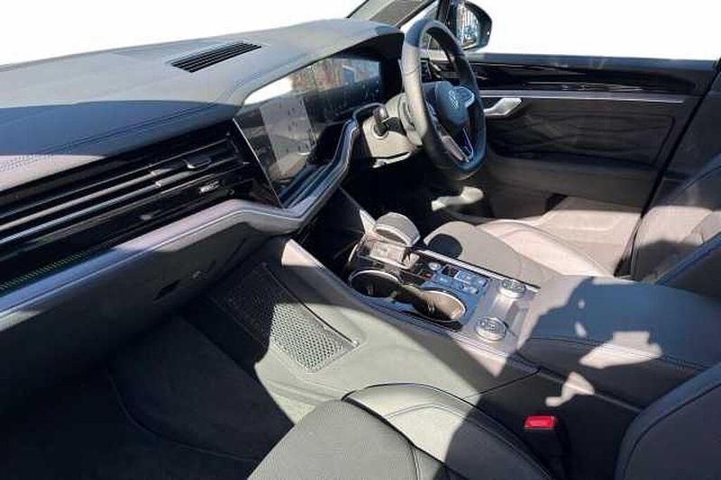 Used VW Touareg R 462 HP (339 kW) 2025 Grenadilla black SUV