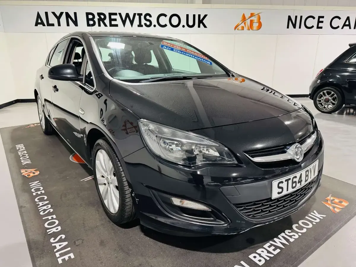 Used Vauxhall Astra Excite 2014 Black Hatchback
