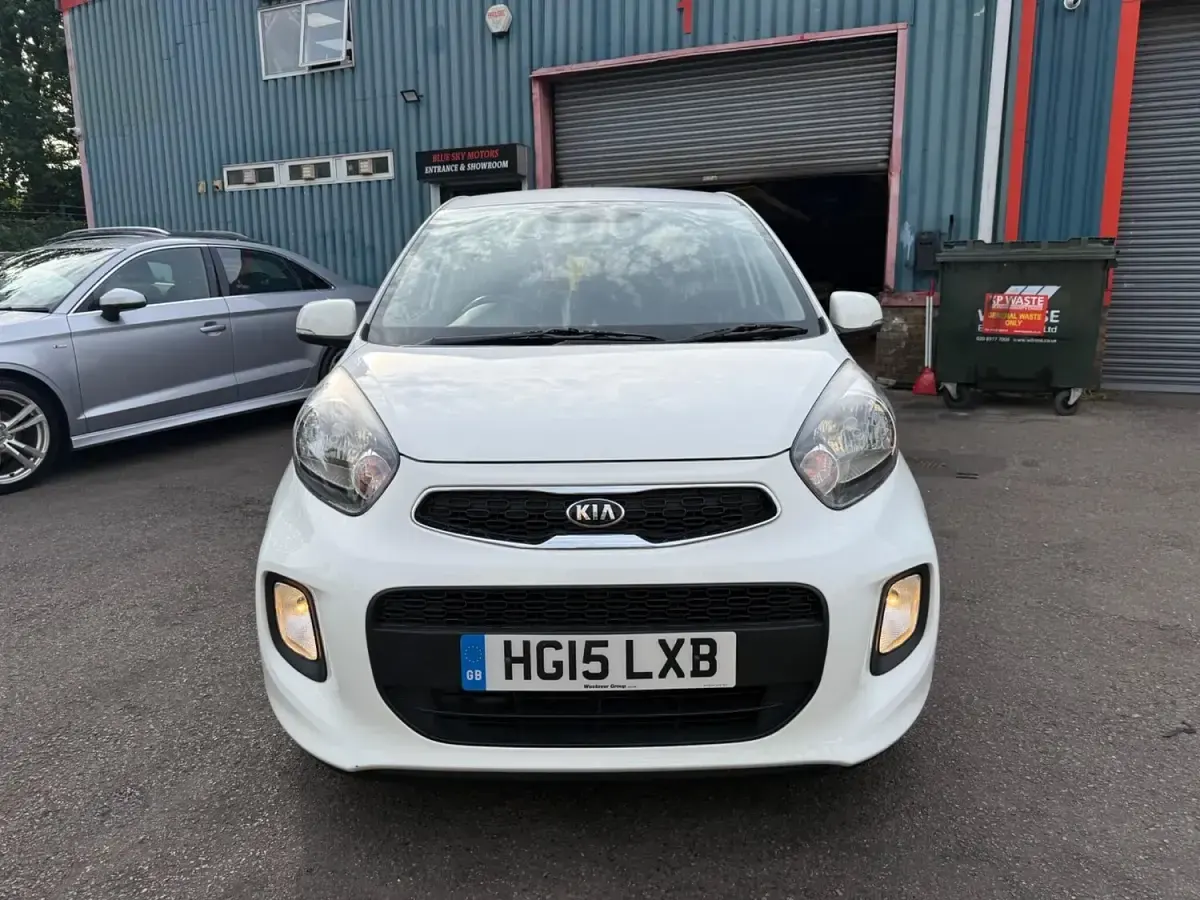 Used Kia Picanto 84 HP (61 kW) 2015 White Hatchback