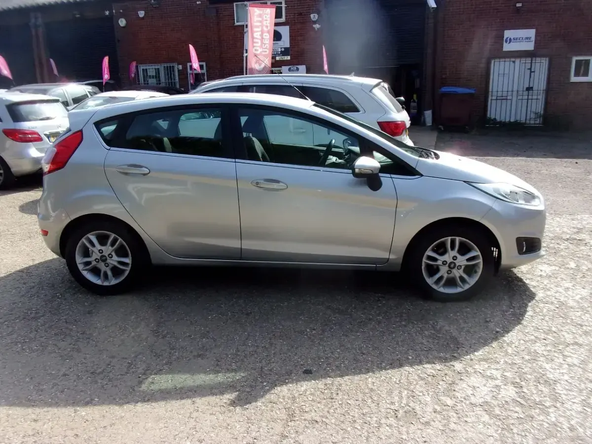 Used Ford Fiesta Zetec 82 HP (60 kW) 2014 Silver Hatchback