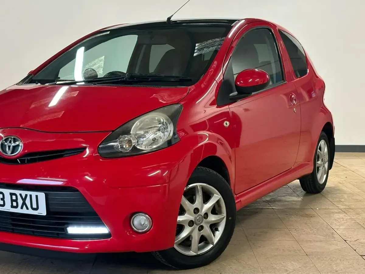 Begagnad Toyota Aygo 68 HK (50 kW) 2013 Röd Halvkombi