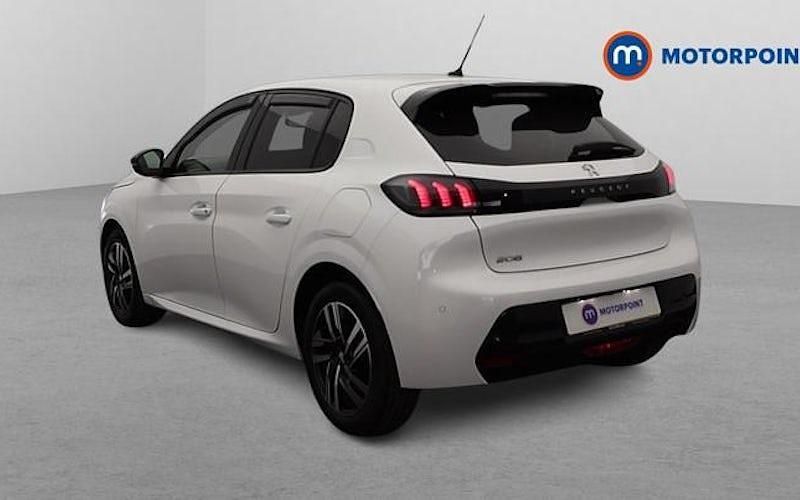 Used Peugeot 208 Allure Premium 102 HP (75 kW) 2022 White Hatchback