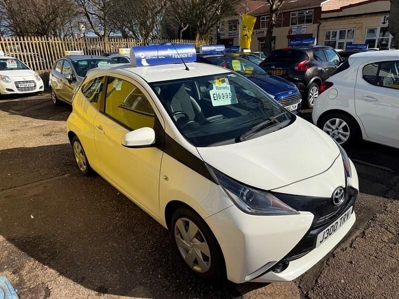 Used Toyota Aygo X-play 69 HP (50 kW) 2016 White Hatchback
