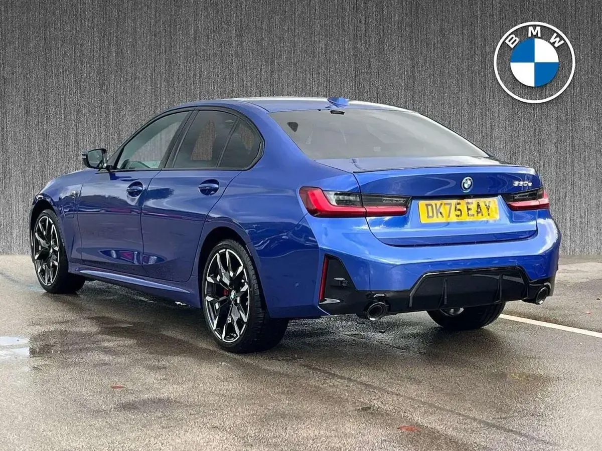 Begagnad BMW 330e M Sport 2025 Blå Sedan