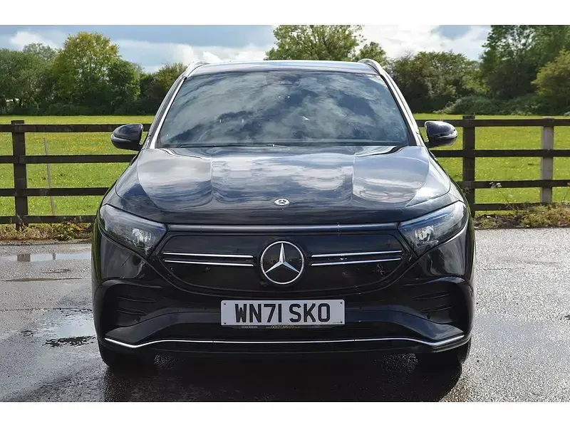 Begagnad Mercedes EQA250 AMG line 139 kW (190 HK) 2021 Svart SUV