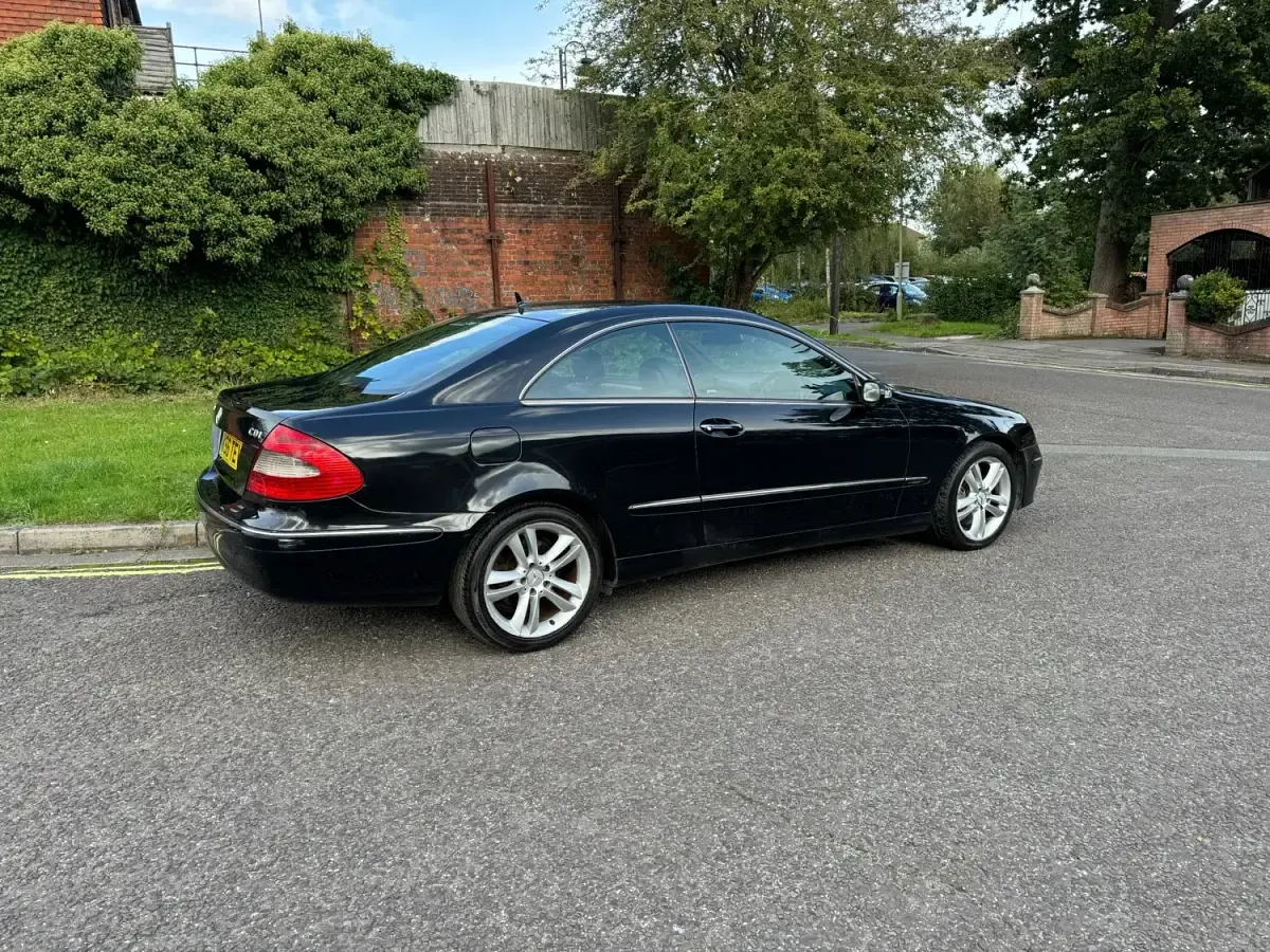 Begagnad Mercedes CLK320 Avantgarde 2006 Svart Sportkupé
