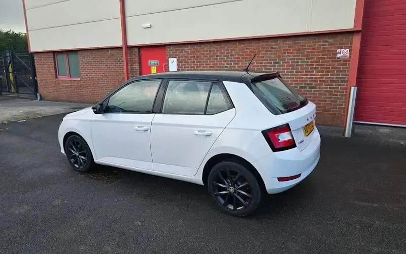 Usado Skoda Fabia Colour Edition 95 HP (69 kW) 2021 Branco Citadino