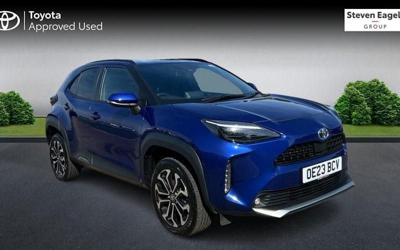 Used 2025 Toyota Yaris Hybrid Design Estate | £20,906 (Good price) - Image 1/4