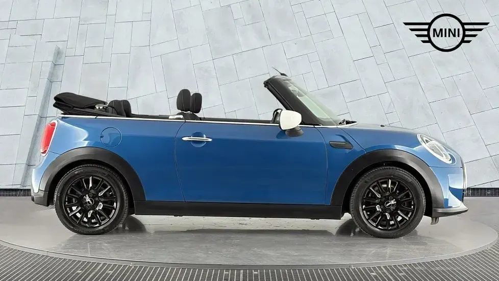 Używany Mini Cooper Classic 134 KM (98 kW) 2022 Niebieski Hatchback