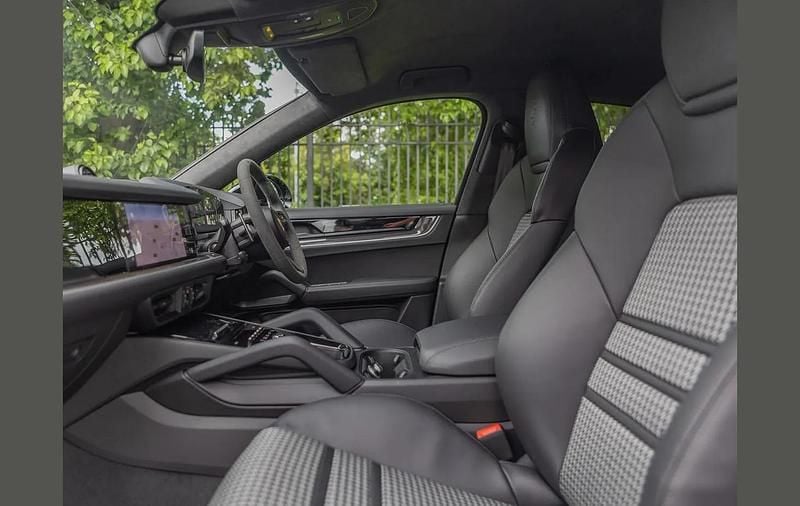 Used Porsche Cayenne 464 HP (341 kW) 2025 White SUV