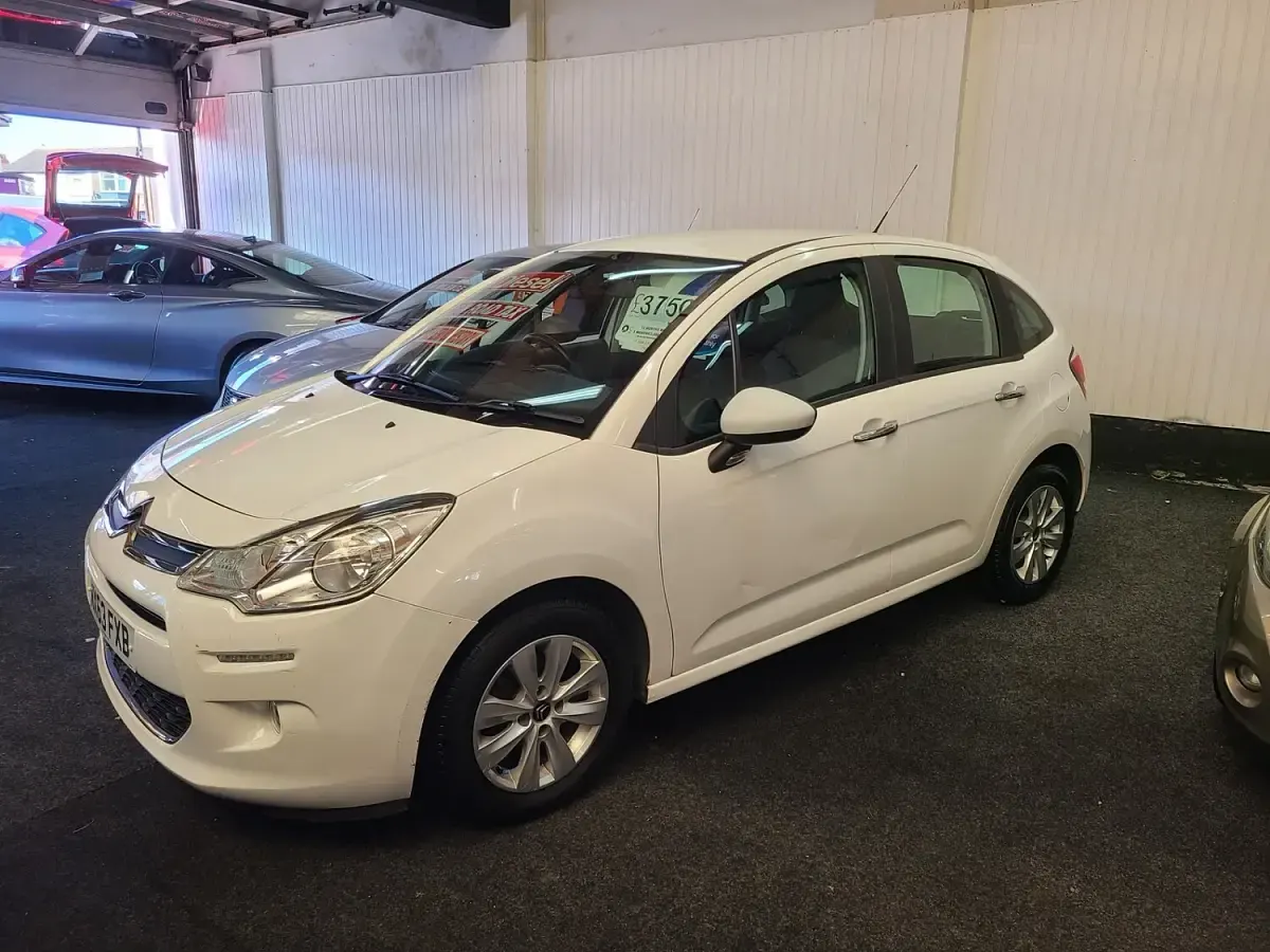Used Citroën C3 VTR Sport 68 HP (50 kW) 2013 White Hatchback