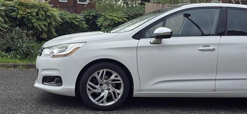 Used Citroën C4 SELECTION 2013 White Hatchback