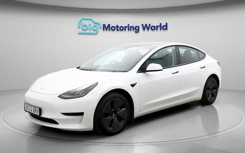 Used Tesla Model 3 Standard Range Plus 222 kW (302 HP) 2021 White Sedan