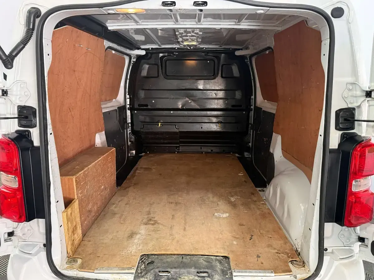 Usado Vauxhall Vivaro S 120 HP (88 kW) 2023 Branco Monovolume