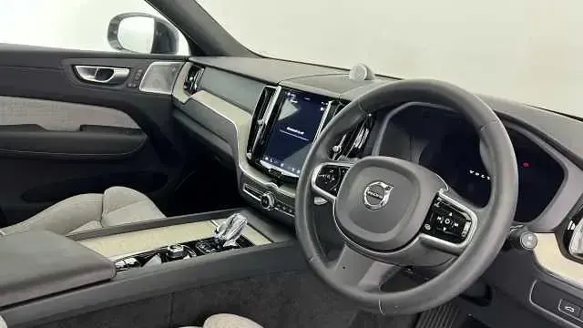 Usado Volvo XC60 Ultimate 449 HP (330 kW) 2023 Prateado SUV