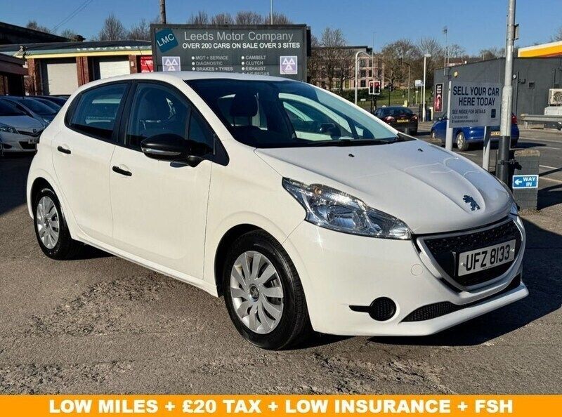 White Used 2014 Peugeot 208 Access Hatchback | £3,995 (Fair price) - Image 1/4