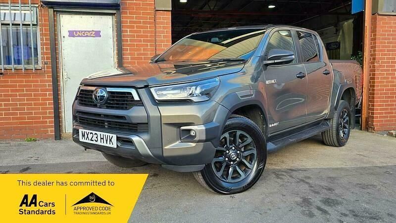 Used Toyota HiLux 204 HP (150 kW) 2023 Bronze Pickup