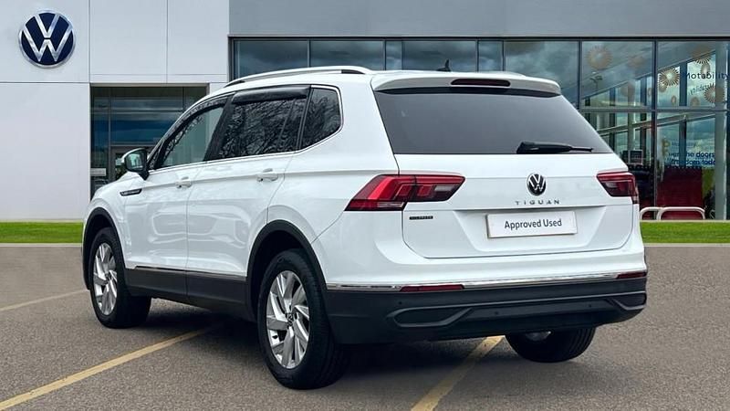 Used VW Tiguan Allspace Life 150 HP (110 kW) 2022 Pure white SUV