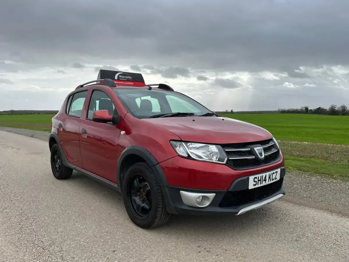 Używany Dacia Sandero Lauréate 88 KM (64 kW) 2014 Czerwony Hatchback