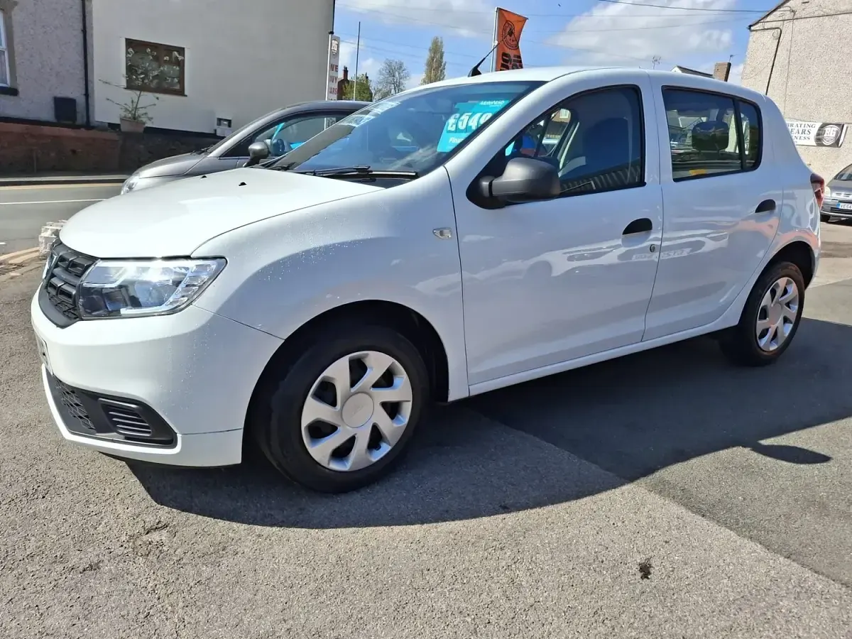 Begagnad Dacia Sandero Essentiel 90 HK (66 kW) 2018 Vit Halvkombi