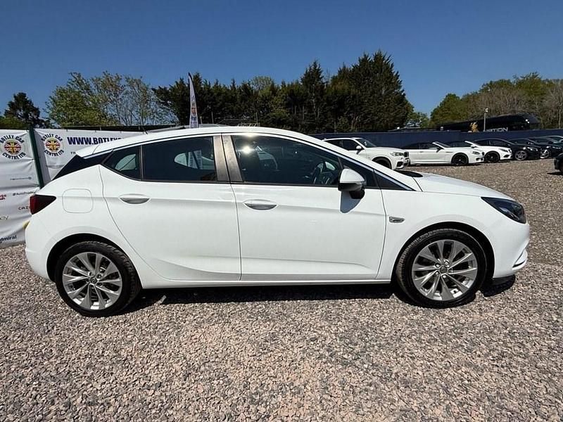 Second-hand Vauxhall Astra 125 CP (91 kW) 2016 Alb Hatchback