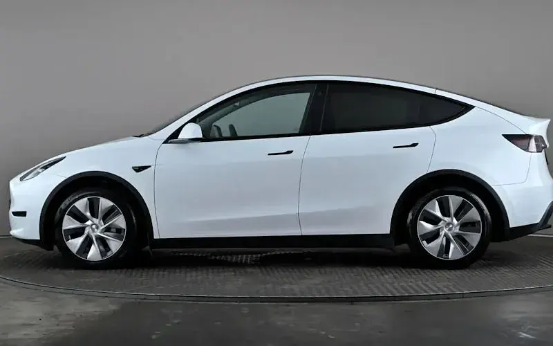 Used Tesla Model Y Long Range AWD 286 kW (389 HP) 2025 SUV
