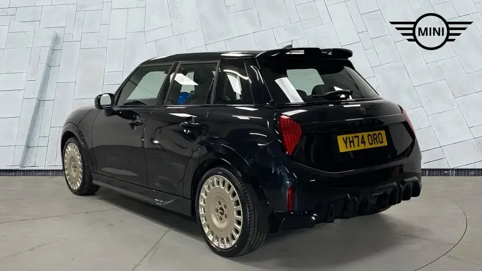 Używany Mini Cooper Hatch 154 KM (113 kW) 2024 Czarny Hatchback