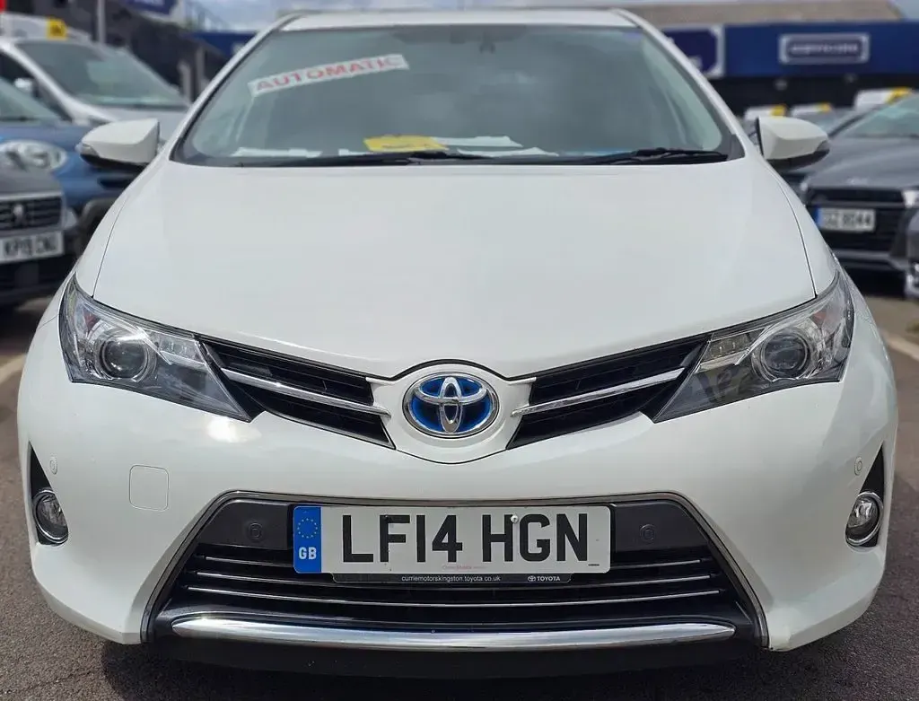 Used Toyota Auris Hybrid 2014 White Hatchback